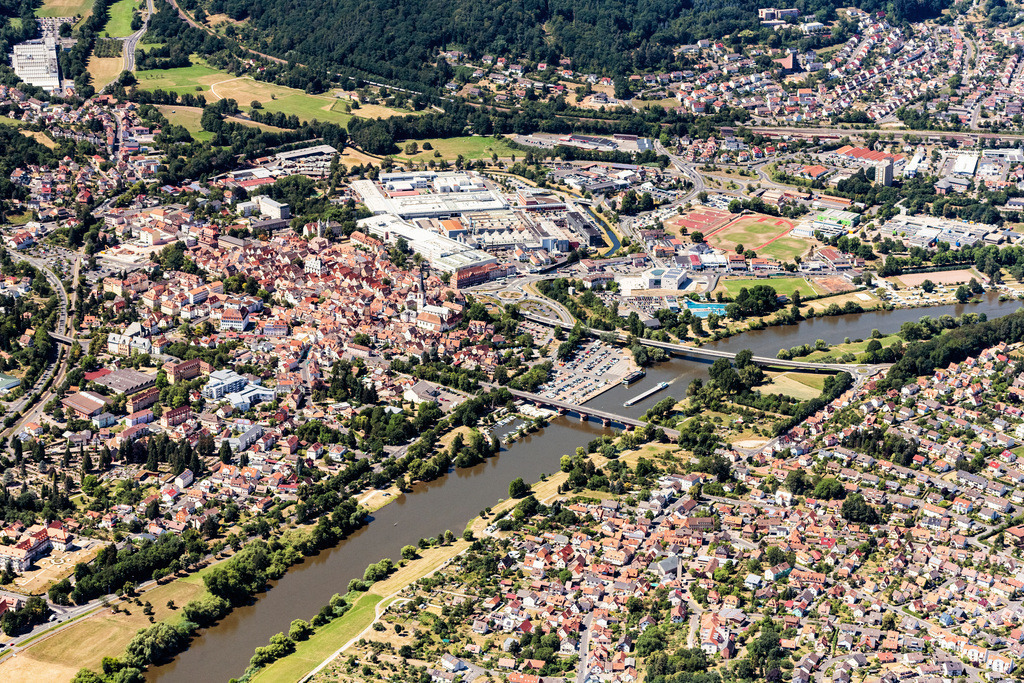 dr__dsc7813.jpg | LOHR AM MAIN 03.07.2018 Stadtansicht am Ufer des Flußverlaufes des Main in Lohr am Main im Bundesland Bayern, Deutschland. // City view on the river bank of the Main river in Lohr am Main in the state Bavaria, Germany. Foto: Daniel Reiter