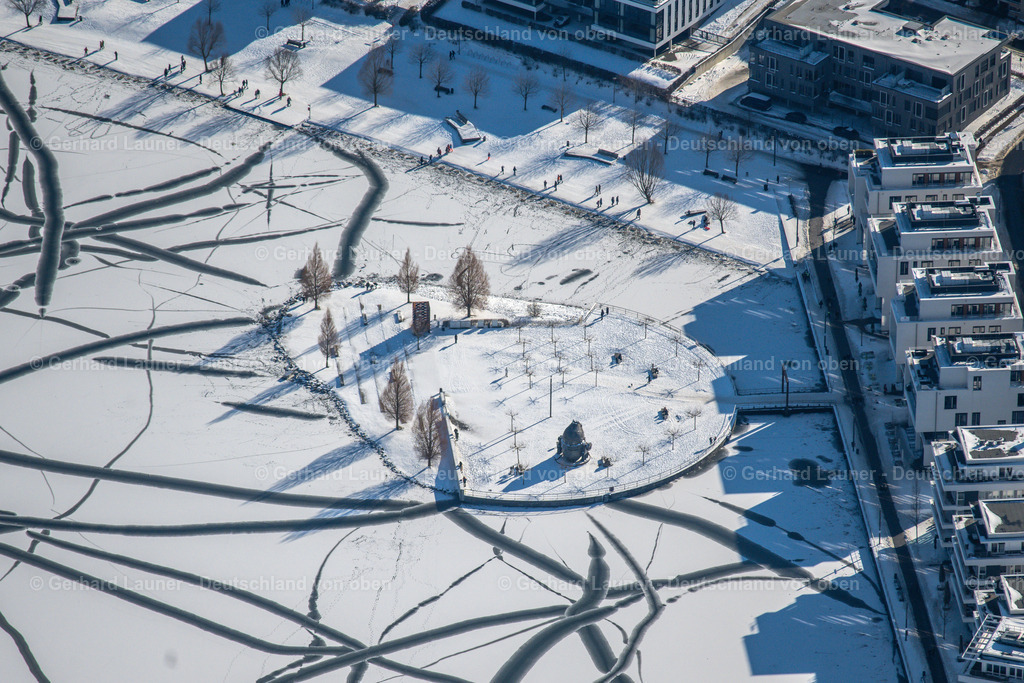 4043769 | Kulturinsel auf dem mit Eis bedeckten Phönixsee, Dortmund