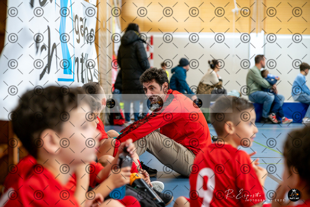 20251123_FCR-Hallenturnier-F3_2_016-3 | Sport und Naturfotografie von Roberto Esposito zeigt echte Momente Bewegung und die Schönheit der Natur. Ausdrucksstarke Bilder schaffen Emotionen.