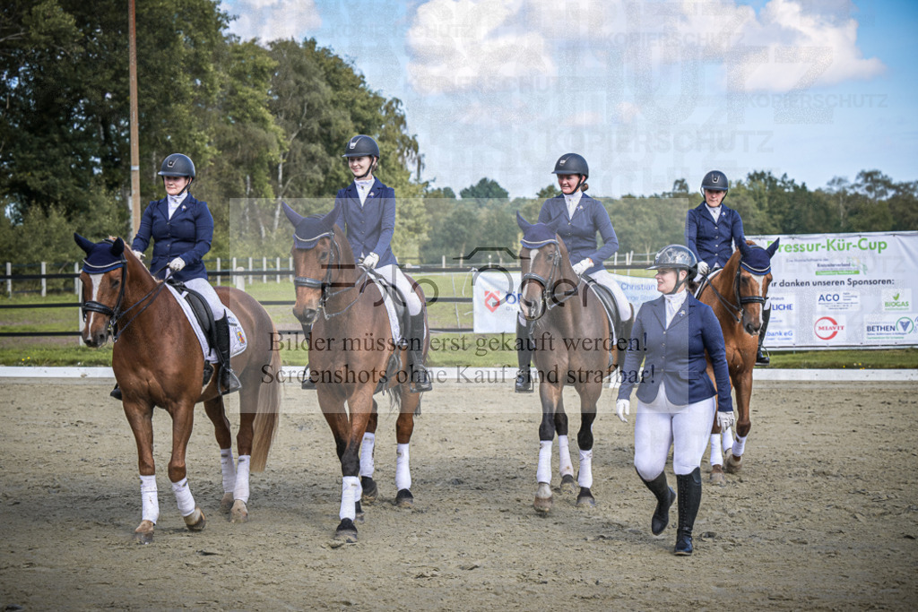 DOS_0039 | Entdecke hochwertige Reitturnierfotos von Foto Oger. Professionell, emotional und authentisch – jetzt Lieblingsmomente im Shop bestellen.Deutschlandweite Turnierfotografie. - Realisiert mit Pictrs.com