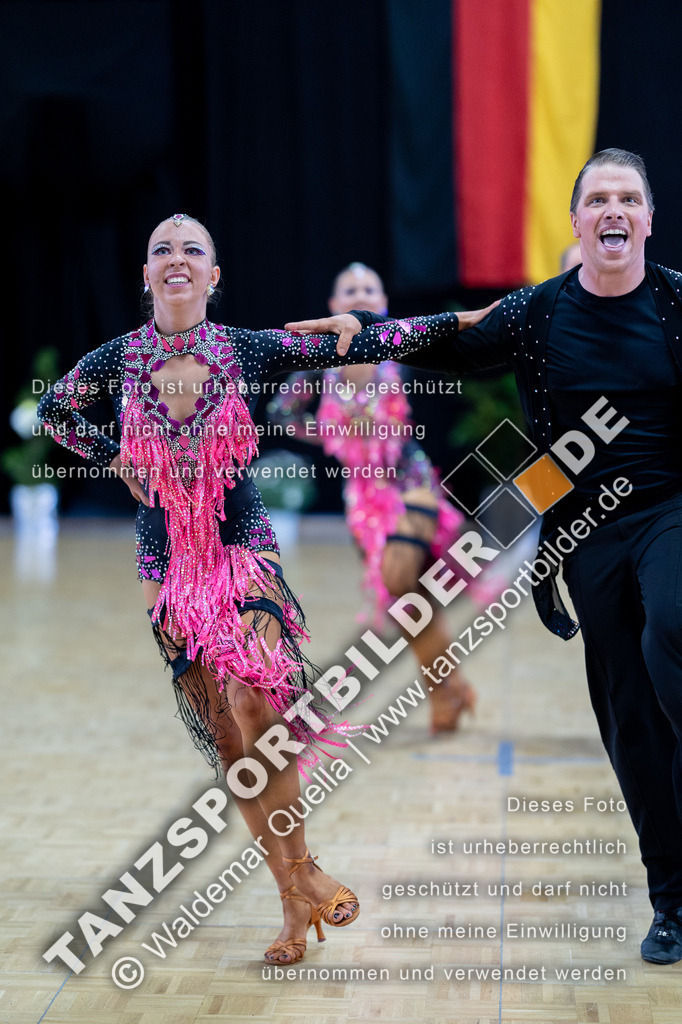 20230423-00233 | Hier finden Sie Tanz Bilder vom Latein und Standard Formationen tanzen. Sportbilder vom Tanzsport. Schöne Fotos und von Weltmeisterschaft, Europameisterschaft, Bundesliga, Regionalliga, Oberliga und Landesliga sowie von GOC Stuttgart, DanceComp, WM Bremen