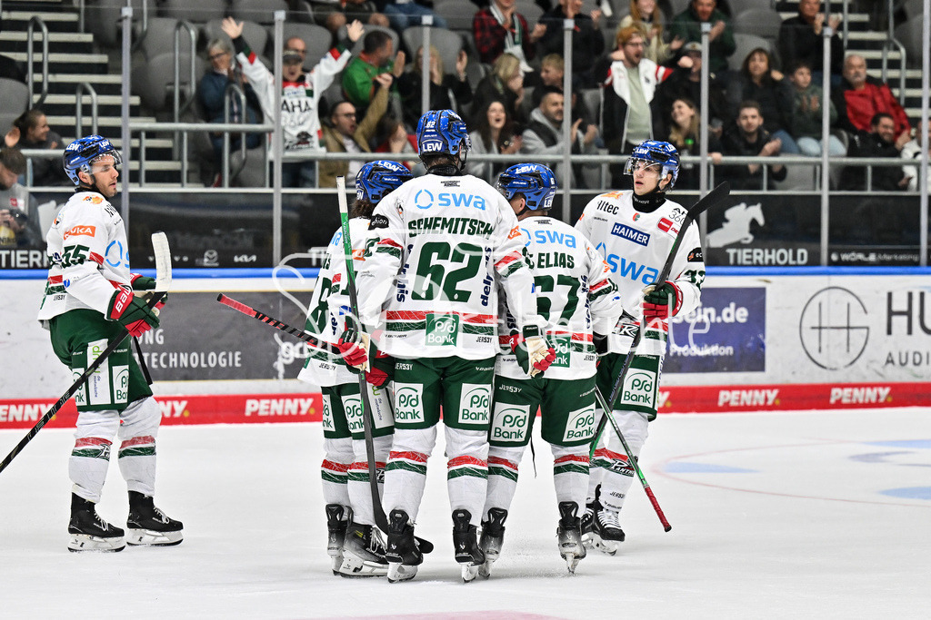 Augsburger Panther - Steinback Black Wings Linz | Jubel der Panther nach dem Treffer zum 1-0 durch Anthony LOUIS (Augsburger Panther #18) / Tor / Torschuetze / Freude / Happy / Testspiel: Augsburger Panther - Steinback Black Wings Linz; Curt Frenzel Stadion am 05.09.2025