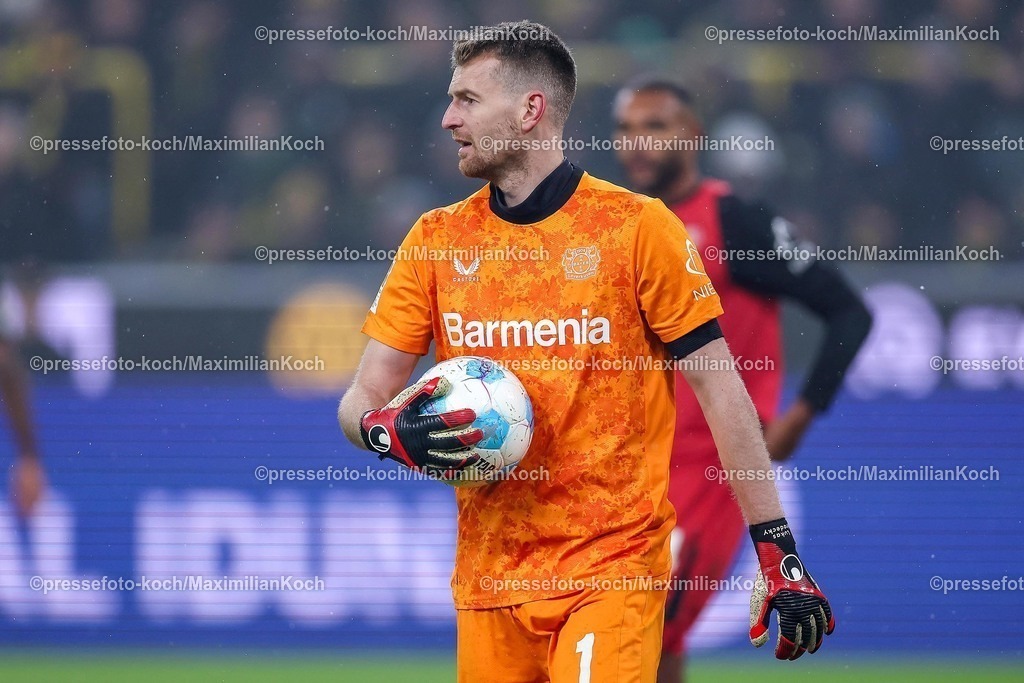 BVB10012502319 | 10.01.2025, Fußball, Borussia Dortmund - Bayer 04 Leverkusen, 1. Fußball Bundesliga, 16. Spieltag, Signal Iduna Park, Saison 2024 2025: Torwart Lukas Hradecky (Bayer04 Leverkusen #1)DFB regulations prohibit any use of photographs as image sequences and or quasi-video.