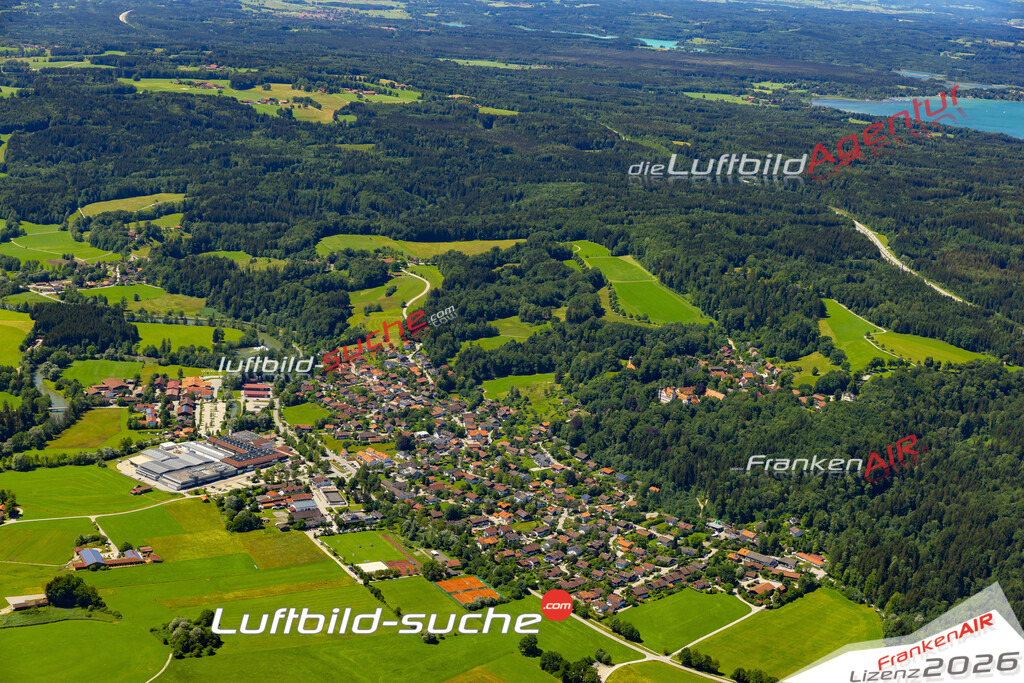Das Luftbild der Stadt Eurasburg wurde 2022 vom Flugzeug heraus erstellt (keine Drohnen-Aufnahmen) Aufnahmehöhe ca.450 Meter- hohe Bildauflösung und Druck-Qualität. Garantiert!