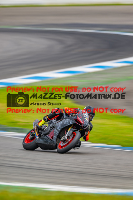 MaZZes_FotoMatrix_240701_6007705_6855 | WEISS