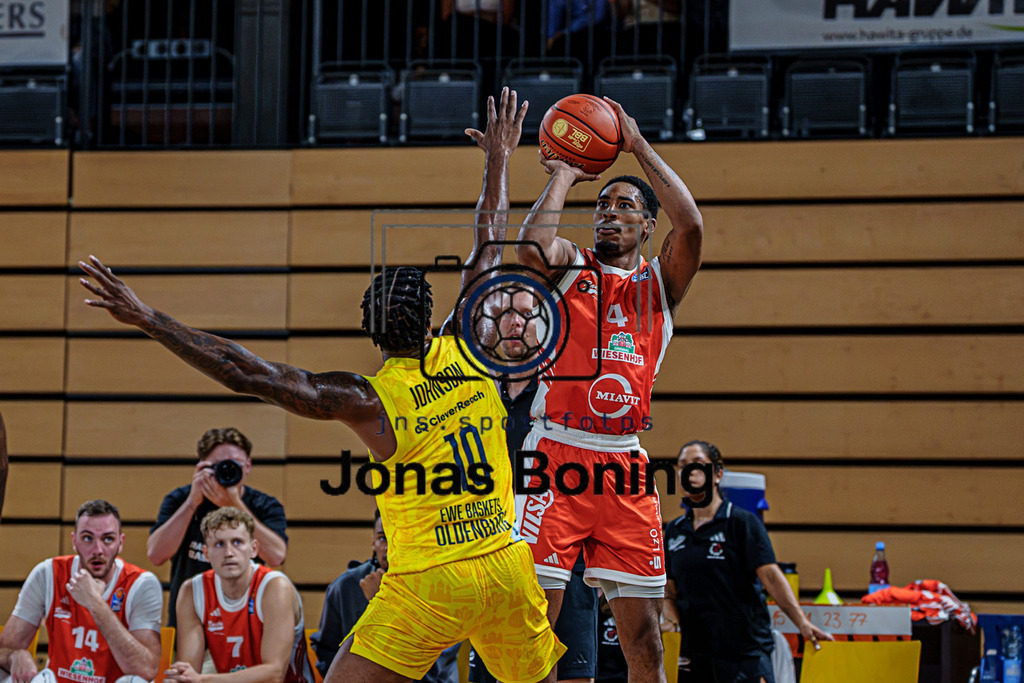 Basketball I Herren I Saison 2026-2027 I Testspiel I RASTA Vechta - EWE Baskets Oldenburg I 48723 | jns.sportfotos - Realisiert mit Pictrs.com