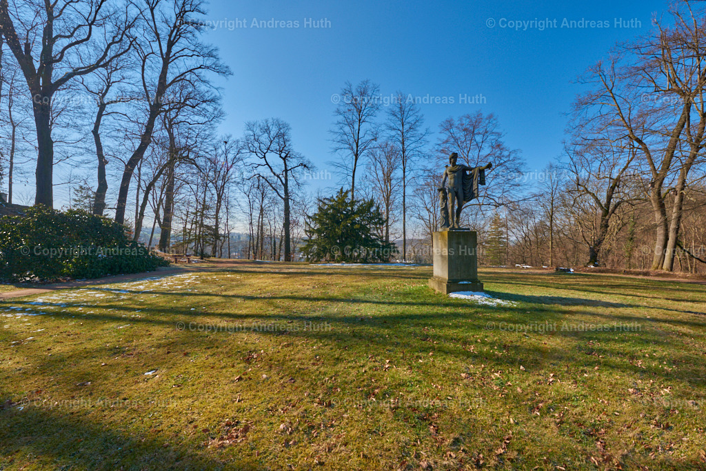 Eisenkunstgussplastiken aus der Kunst- und Glockengießerei Lauchhammer im Englischen Park von Schloss Wolkenburg 01 | Bedeutsame Landschaften Deutschlands - Realisiert mit Pictrs.com