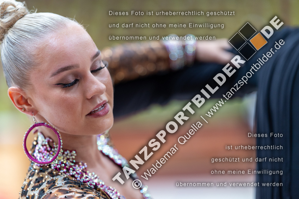 20240810-00660 | Hier finden Sie Tanz Bilder vom Latein und Standard Formationen tanzen. Sportbilder vom Tanzsport. Schöne Fotos und von Weltmeisterschaft, Europameisterschaft, Bundesliga, Regionalliga, Oberliga und Landesliga sowie von GOC Stuttgart, DanceComp, WM Bremen