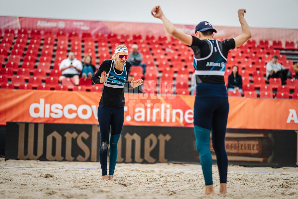 Beachvolleyball | Frauen | German Beach Tour 2024 | Tourstop Düsseldorf | 17.05.2024 | Nele Barber (links) und Melanie Gernert (rechts) jubeln