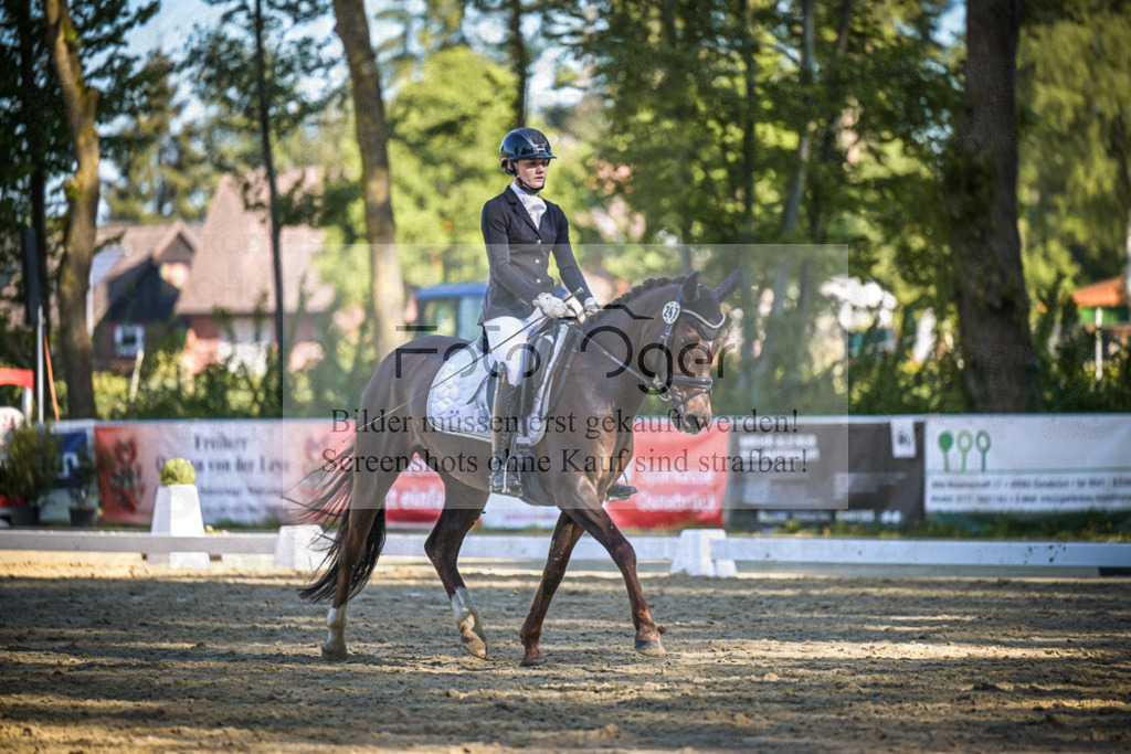 DOS_5058 | Entdecke hochwertige Reitturnierfotos von Foto Oger. Professionell, emotional und authentisch – jetzt Lieblingsmomente im Shop bestellen.Deutschlandweite Turnierfotografie. - Realisiert mit Pictrs.com