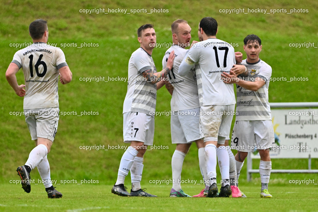 ASKÖ Köttmannsdorf vs. SV Dellach Gail | Jubel ASKÖ Köttmannsdorf Mannschaft, #16 Nace Erzen ASKÖ Köttmannsdorf, #7 Ziga Erzen ASKÖ Köttmannsdorf, #11 Aner Mandzic ASKÖ Köttmannsdorf, #17 Stephan Borovnik ASKÖ Köttmannsdorf, #9 Adrian Stroi ASKÖ Köttmannsdorf, ASKÖ Köttmannsdorf vs. SV Dellach Gail, ASKÖ Köttmannsdorf vs. SV Dellach Gail am 15.05.2024 in Köttmannsdorf (Sportplatz Köttmannsdorf), Austria, (Photo by Bernd Stefan)