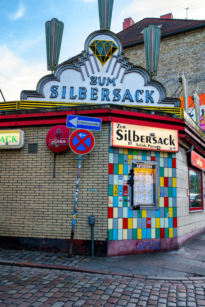10221010 - Silbersack | Blick auf eine der wohl bekanntesten Kneipen auf St. Pauli, den "Silbersack".