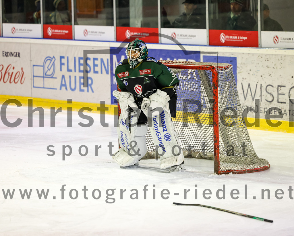 2022-12-09_051_TSV_Erding_gegen_EHC_Waldkraiburg | Erding, Deutschland, 09.12.2022:
Eishockey, Bayernliga 2022 / 2023, 19. Spieltag, TSV Erding gegen EHC Waldkraiburg, Endergebnis: 9:2

Torwart Thomas Hingel (Erding Gladiators, #33)

Foto: Christian Riedel / fotografie-riedel.net