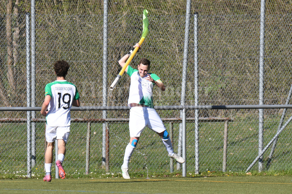 SpVgg GW Deggendorf : SV Hofkirchen | Matthias Schäfer ( SpVgg GW Deggendorf #18) - Realisiert mit Pictrs.com