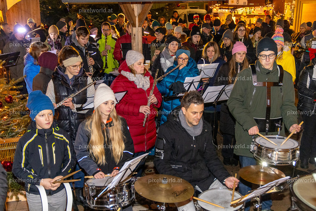 Blasmusikkonzert am Christkindlmarkt | Bildershop von pixelworld.at - Realisiert mit Pictrs.com