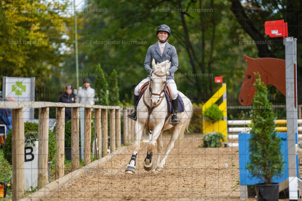 20221009-FAH08489 | Diessen am Ammersee, 2022, Dressur- und Springturnier, Reitsportbilder, Turnierfotografen Bayern, Pferdefotografen, Fotoagentur Herrmann, Turnierbilder