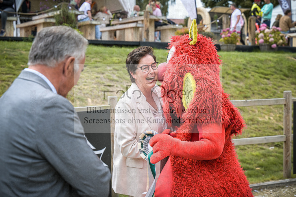 DOS_0015 | Entdecke hochwertige Reitturnierfotos von Foto Oger. Professionell, emotional und authentisch – jetzt Lieblingsmomente im Shop bestellen.Deutschlandweite Turnierfotografie. - Realisiert mit Pictrs.com