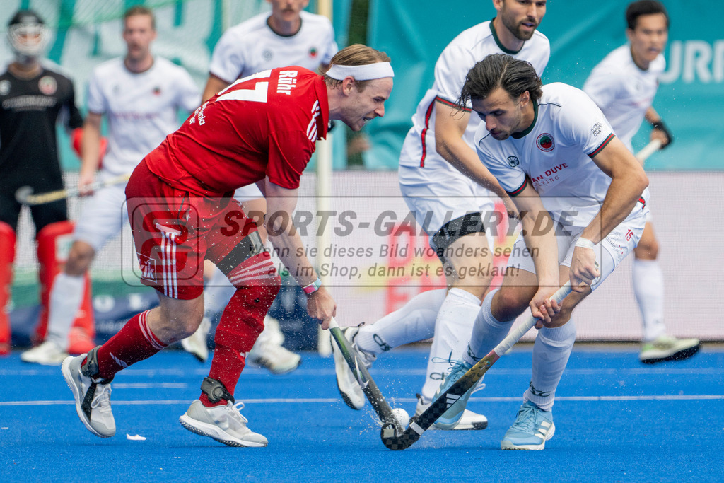 Final4_20250601-1534-Z09_4756 | Krefeld, Deutschland, 01.06.2025:  Feldhockey Final4 2025 – „Deutsche Feldhockey-Meisterschaften 2025“ Crefelder HTC - Rot-Weiss Köln (Finale Herren) im Gerd-Wellen-Hockeyanlage am 01.06.2025 in Krefeld, Deutschland. (Foto von Kramhöller/Fehrmann/Kaste)Krefeld, Germany, 01.06.2025: Feldhockey Final4 2025 – „Deutsche Feldhockey-Meisterschaften 2025“ Harvestehuder HTC - Düsseldorfer HC (Finale Damen) in Gerd-Wellen-Hockeyanlage at 01.06.2025 in Krefeld, Deutschland. (Foto from Kramhöller/Fehrmann/Kaste)