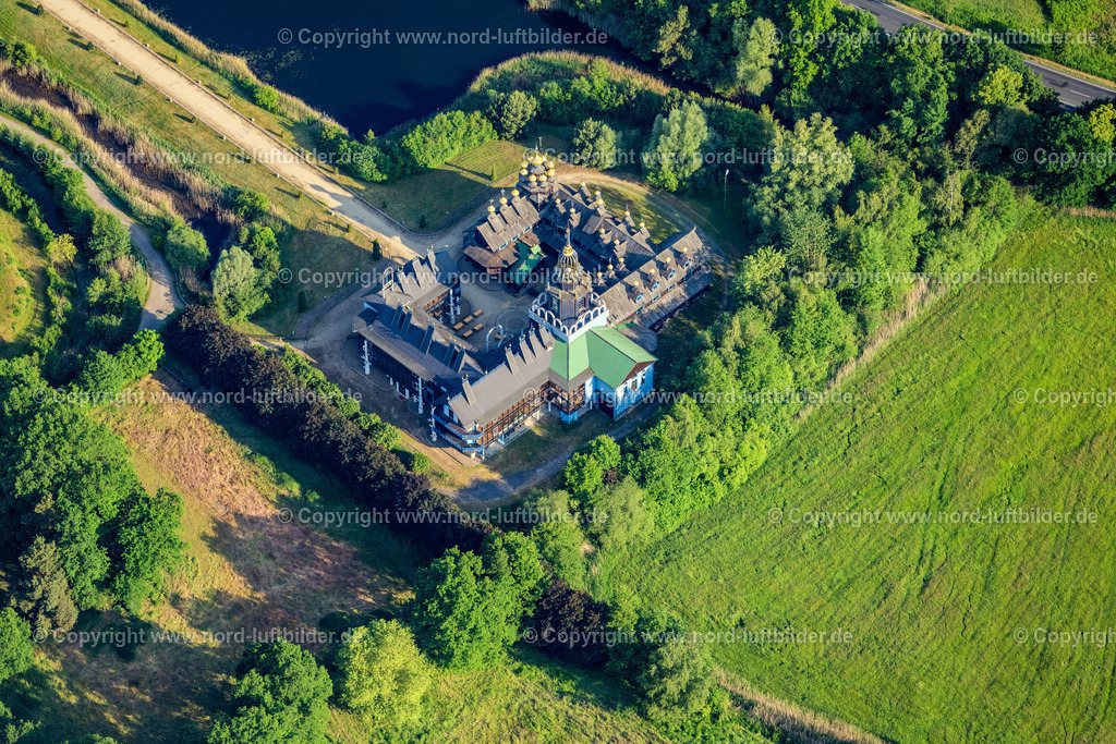 Gifhorn_Glockenpalast_Museum_ELS_0217050623 | GIFHORN 05.06.2023 Gebäude Glocken-Palast mit dem Kulturinstitut Die Brücke und Wasser- Parklandschaft Internationales Mühlenmuseum Gifhorn an der Bromer Straße in Gifhorn im Bundesland Niedersachsen. // Building the visitor center Glocken-Palast und Internationales Muehlenmuseum Gifhorn Bromer Strasse in Gifhorn in the state Lower Saxony. Foto: Martin Elsen