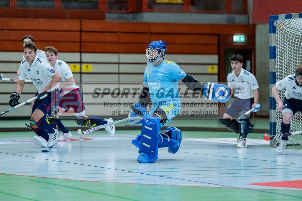 HK_20231217_107548 | 1. Bundesliga Herren Crefelder HC - Düsseldorfer HC  am 17.12.2023 Sporthalle Glockenspitz, Krefeld , Esser Quentin Torwart ( Düsseldorfer HC #24 )
