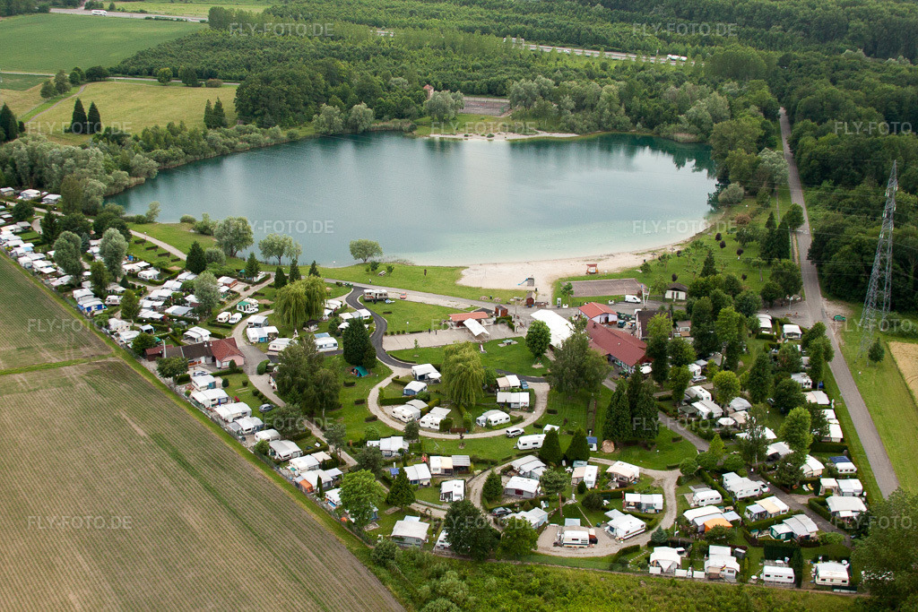Luftbild: Wohnwagen und Zelte- Campingplatz - und Zeltplatz Camping Plage du Staedly in Rœschwoog im Bundesland Bas-Rhin in Frankreich. – Foto: IMG_28796.jpg vom 14.06.2010 durch Werner Riehm/FLY-FOTO.de – Auflösung des Originals: 4752 x 3168 px – Communauté de communes du Pays Rhénan