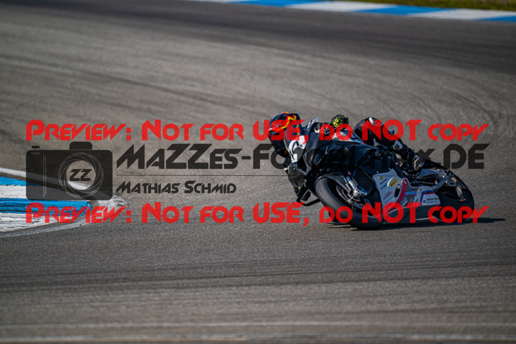 MaZZes_FotoMatrix_230410_5710 | WEISS