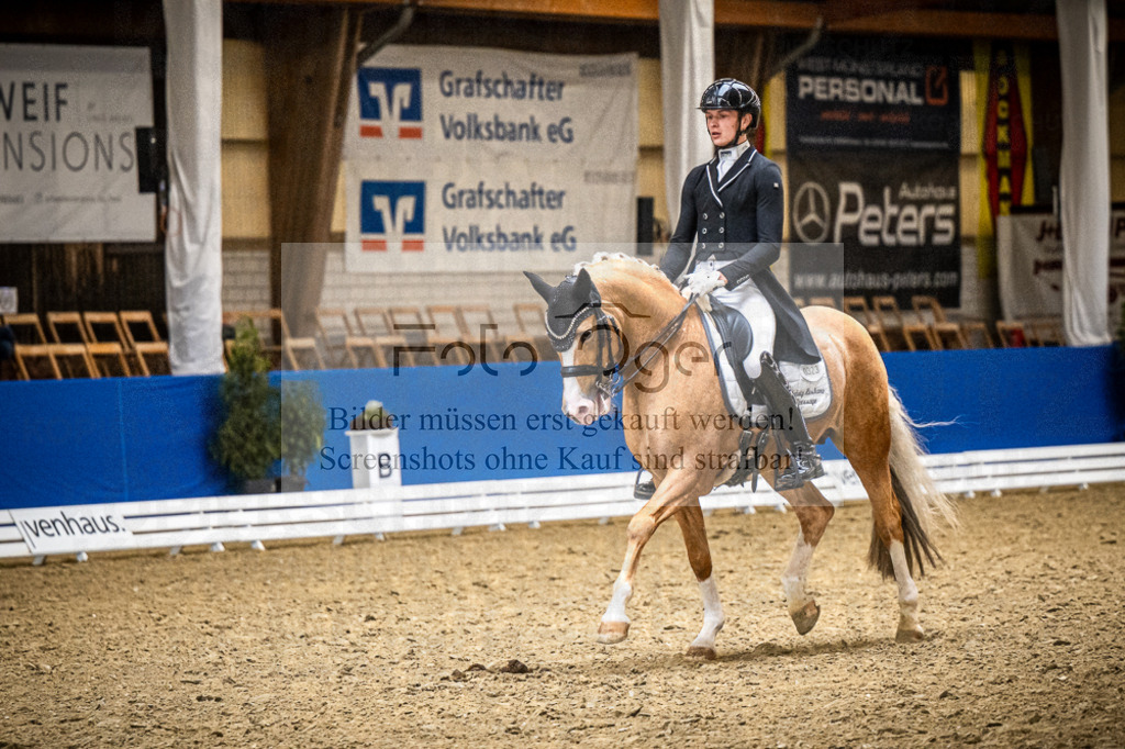 DOS_2158 | Entdecke hochwertige Reitturnierfotos von Foto Oger. Professionell, emotional und authentisch – jetzt Lieblingsmomente im Shop bestellen.Deutschlandweite Turnierfotografie. - Realisiert mit Pictrs.com