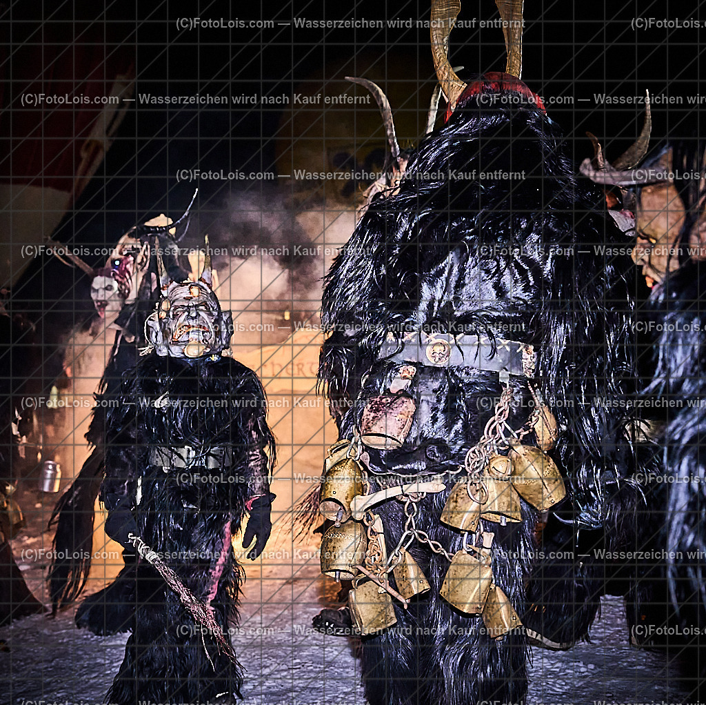 _ALP8294_NACHTderBALLONE_Lackenhof_Gaminger Oetscherteufel | ... mit dem Ballonsportclub Ötscherland aus Wieselburg, der Bergrettung Lackenhof mit einer Schauübung, der Perchtengruppe 'Gaminger Ötscherteufeln' und dem Musikverein Lackenhof, die Ballonfahrer spendeten ihre Gage in diesem Jahr dem schwer verunglückten Gerald Bernreiter alias 'KLEX' der erst nach der ReHa und einem Umbau seines Hauses in Lackenhof frühestens im Mai 2026 wieder nach Hause kommen kann, So 28. Dezember 2025.