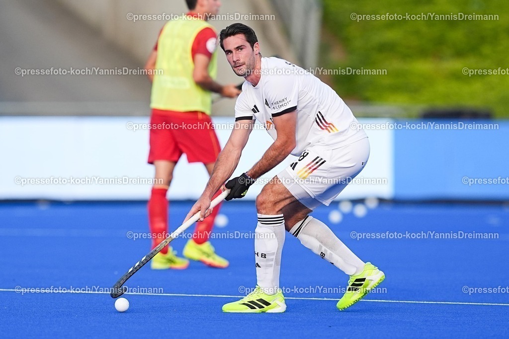 xydrx14082504027 | 14.08.2025, xydrx, Herren EuroHockey Championship 2025, Halbfinale, Deutschland - Spanien, Sparkassenpark Mönchengladbach: Benedikt Schwarzhaupt (GER #8)