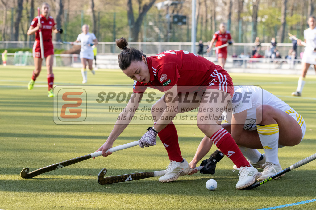 SFE_20260322_0130 | Köln, Deutschland, 22.03.26: Feldhockey 1. Bundesliga Damen zwischen Rot-Weiss Köln - Harvestehuder HTC im REWE Sportpark am 22.03.2026 in Köln, Deutschland. (Foto von Stephan Fehrmann)Köln, Germany, 22.03.26: Feldhockey 1. Bundesliga Damen between Rot-Weiss Köln - Harvestehuder HTC in REWE Sportpark at 22.03.2026 in Köln, Deutschland. (Foto from Stephan Fehrmann)