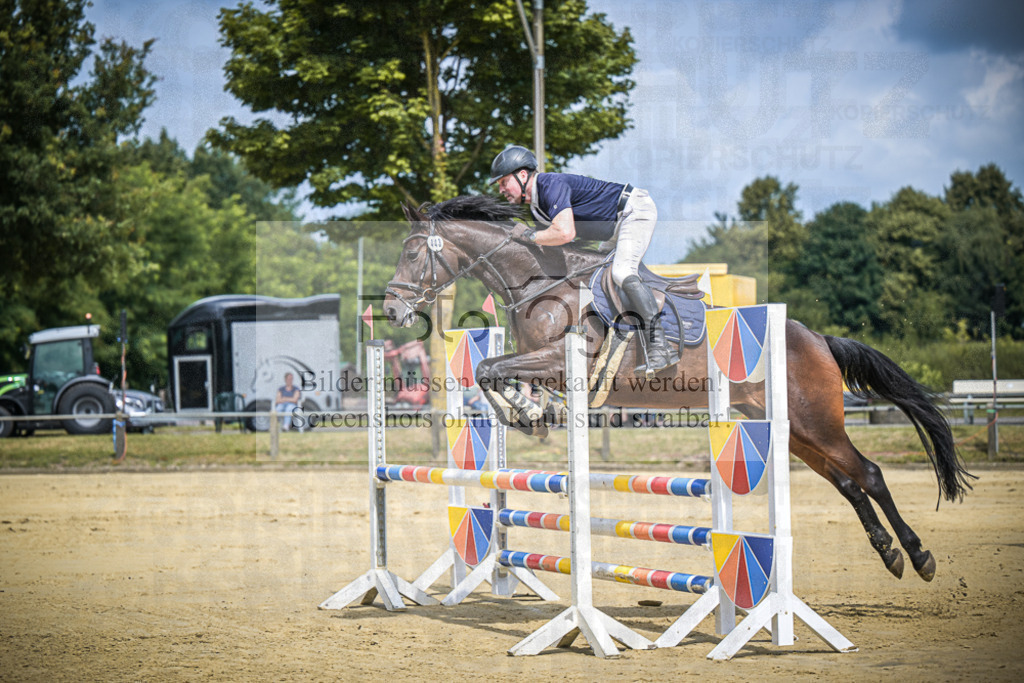 DOS_5816 | Entdecke hochwertige Reitturnierfotos von Foto Oger. Professionell, emotional und authentisch – jetzt Lieblingsmomente im Shop bestellen.Deutschlandweite Turnierfotografie. - Realisiert mit Pictrs.com