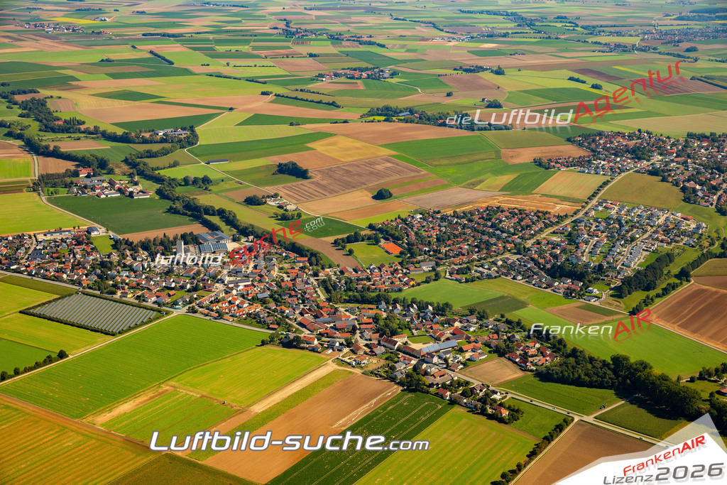 Das Luftbild zeigt :  Salching - Die Luftaufnahme wurde 2023 vom UL-Flugzeug aus erstellt ( keine Drohne ) - Hochauflösende Luftaufnahme - Für grossformatige Ausdrucke geeignet. Die Geschenkidee !Mit Lizenz und Bildrechte bestellbar
