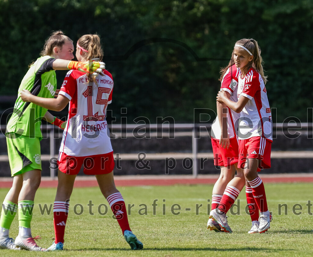 2023-09-09_115_FC_Bayern_Muenchen_gegen_SC_Freiburg | Aschheim, Deutschland, 09.09.2023:
Fußball, B-Juniorinnen-Bundesliga Süd 2023 / 2024, 1. Spieltag, FC Bayern München gegen SC Freiburg, Endergebnis: 4:0

Foto: Christian Riedel / fotografie-riedel.net