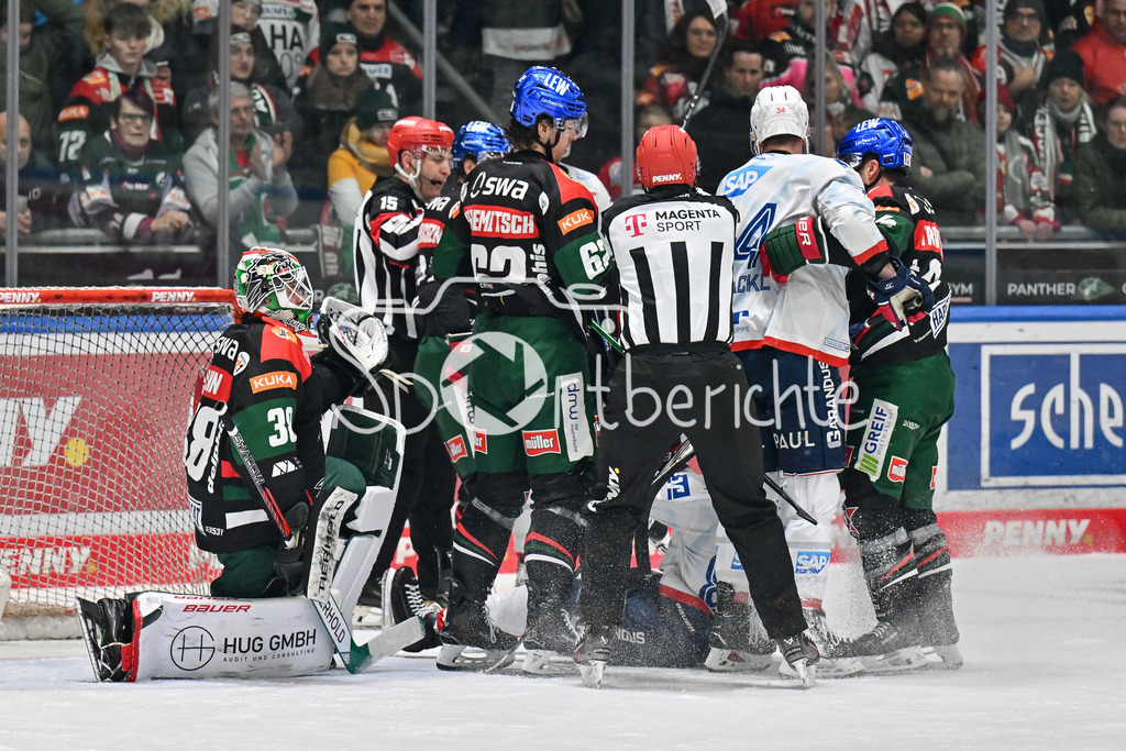 Augsburger Panther - Adler Mannheim | Ein heisses Duell zwischen augsburg und Mannheim / DEL: Augsburger Panther - Adler Mannheim, Curt Frenzel Stadion am 26.12.2024