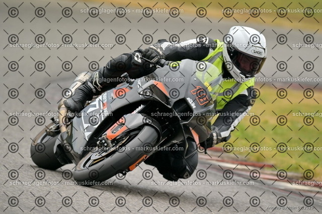 25bt05-0321 | markuskiefer.com - Realisiert mit Pictrs.com