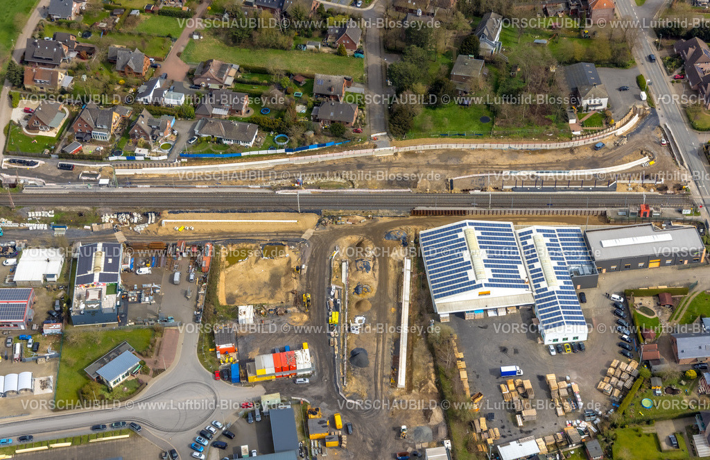 Rees230300734Betuwe | Luftbild, Ausbau der Betuwe Linie zwischen Ruhrgebiet und den Niederlanden im Bereich Rees Haldern zur dreigleisigen Bahnstrecke, , alle beschrankten Bahnübergänge werden entfallen oder durch Über- oder Unterführungen ersetzt werden. Vor allem ist die Ausbaumaßnahme für die Bahn mit der Verpflichtung verbunden, nunmehr Lärmschutz für die betroffenen Menschen zu gewähren. Stockum, Rees-Haldern, Niederrhein, Ruhrgebiet, Nordrhein-Westfalen, Deutschland