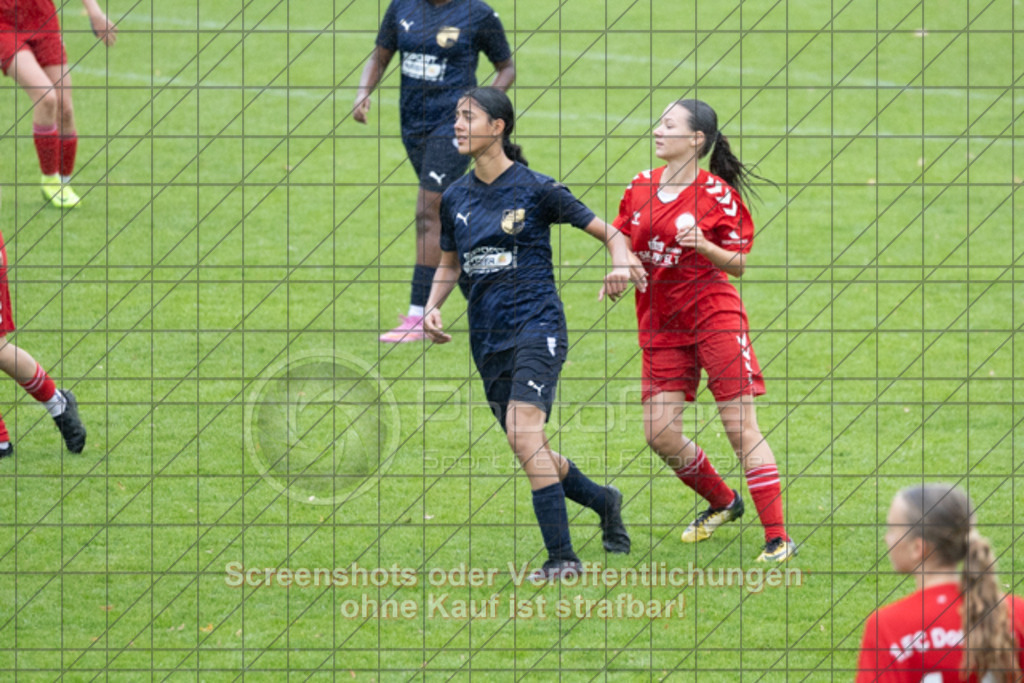 20251004_162101_0232 | #,1.FC Donzdorf (rot) vs. ASV Spartania Eislingen (blau), Fussball, B-Juniorinnen-Verbandsstaffel Nord, wfv, 03. Spieltag, Saison 2025/2026, Rasenplatz, Lautertal Stadion, Süßener Straße 16, 73072 Donzdorf, 04.10.2025 - 16:00 Uhr,Foto: PhotoPeet-Sportfotografie/Peter Harich