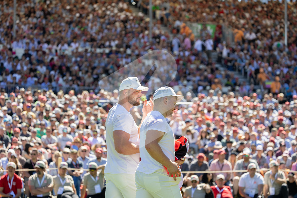 ESAF2025_07Gang_6692 | Die Schwinger des Schwyzer Kantonalen Schwingerverbandes: Fotos, die Dynamik und Leidenschaft festhalten, sowie emotionale Momente aus dem traditionellen Schwingsport zeigen. - Realisiert mit Pictrs.com