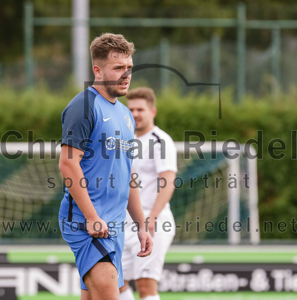 2023-10-14_092_FC_Langengeisling_gegen_TSV_Siegsdorf | Erding, Deutschland, 14.10.2023:
Fußball, Bezirksliga Oberbayern Ost 2023 / 2024, 13. Spieltag, FC Langengeisling gegen TSV Siegsdorf, Endergebnis: 3:0

David Riederle (FC Langengeisling, #14)

Foto: Christian Riedel / fotografie-riedel.net