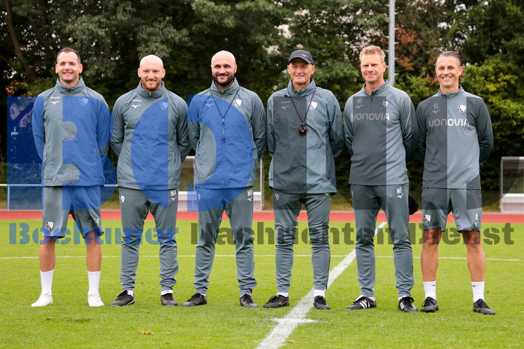 1. Fussball Bundesliga:  Trainingsauftakt VfL Bochum 1848 {date} -  | {headline}(Foto: Sebastian Sendlak / BOND)DFL regulations prohibit any use of photographs as image sequences and/or quasi-videos. - Realisiert mit Pictrs.com