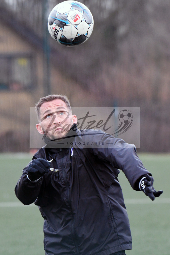 20200131_TRAOSN_0100 | Fußball, Herren: Marc Heider (VfL Osnabrueck) in Aktion, am Ball, Einzelaktion waehrend der Trainingseinheit des VfL Osnabrueck im Sportpark Illoshoehe am 31.01.2020 in Osnabrueck, Deutschland. - Realisiert mit Pictrs.com