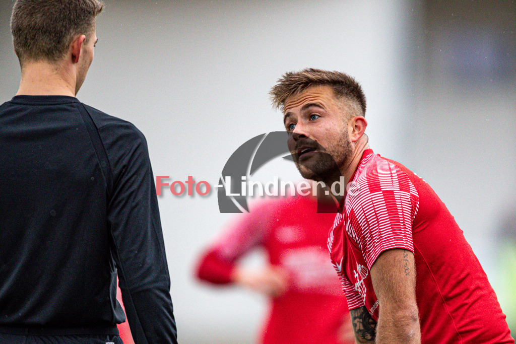 TSV Peißenberg gegen TSV Brunnthal | Fußball Kreisliga Herren Oberbayern Zugspitze Gruppe 1 2024/25, TSV Peißenberg gegen TSV Brunnthal, 20241003,Hubert JUNGMANN (TSV Peißenberg 13) diskutiert mit Schiedsrichter,2024-10-03 in Peißenberg (Sportpark Peißenberg), Hubert JUNGMANN (TSV Peißenberg 13)Copyright: WolfgangxLindner www.foto-lindner.de