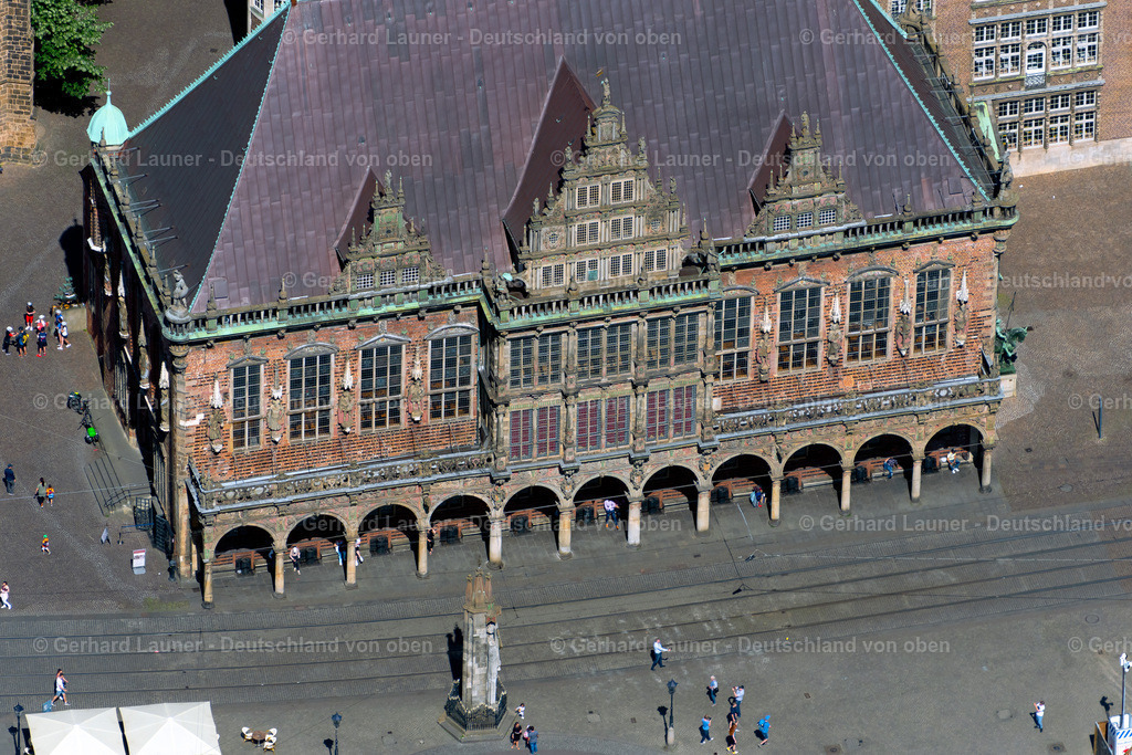 4029837 | BREMEN 01.06.2020 Gebäude der Stadtverwaltung - Rathaus am Platz Domshof in der Altstadt von Bremen. // Town Hall building of the city administration on the Domshof Square in Bremen in Germany. Foto: Gerhard Launer