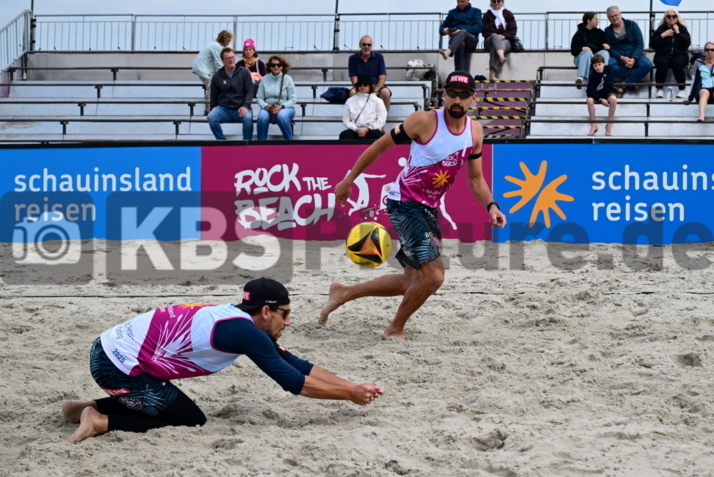 KBS Picture_Rock-The-Beach_Beachvollyball_062 | v.l. Zemljak Nejc (1. Beachclub Kiel) , Erdmann Jonathan (1. Beachclub Kiel) ,Rock the Beach - die Nationale Beach-Vollyball Serie mit Festival-Charakter auf der Sandbank Strand in Ording vom 04.07. - 06.07.2025 , Qualifikation zur Deutschen Meisterschaft , - Realisiert mit Pictrs.com