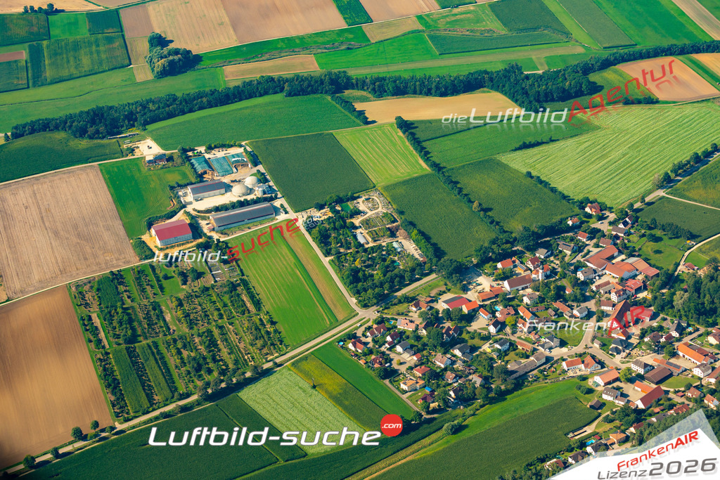 Das Luftbild zeigt : Ortlfing Burgheim - Die Luftaufnahme wurde 2024 vom UL-Flugzeug aus erstellt ( keine Drohne ) - Hochauflösende Luftaufnahme - Für grossformatige Ausdrucke geeignet. Die Geschenkidee !Mit Lizenz und Bildrechte bestellbar