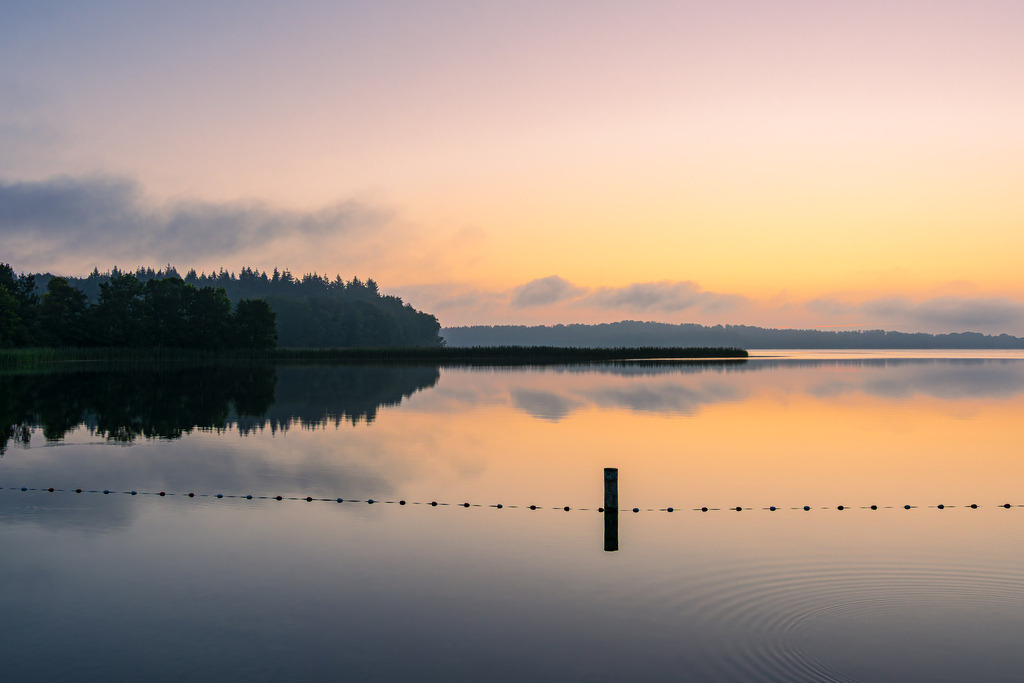 Badestelle in Seedorf am Schaalsee im Sonnenaufgang | Badestelle in Seedorf am Schaalsee im Sonnenaufgang.
