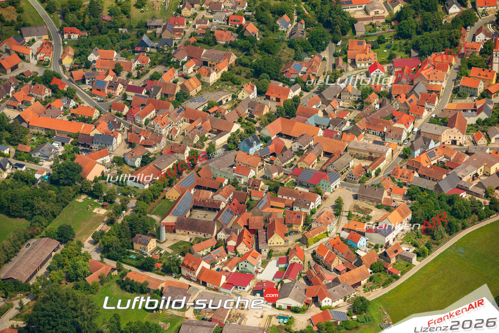 Luftaufnahme der Stadt Ippesheim - Die Luftaufnahme wurde 2025 vom UL-Flugzeug heraus erstellt ( keine Drohne ) - Hochauflösende Luftaufnahme - für professionelle Ausdrucke geeignet. Die Geschenkidee !Mit Lizenz und Bildrechte bestellbar