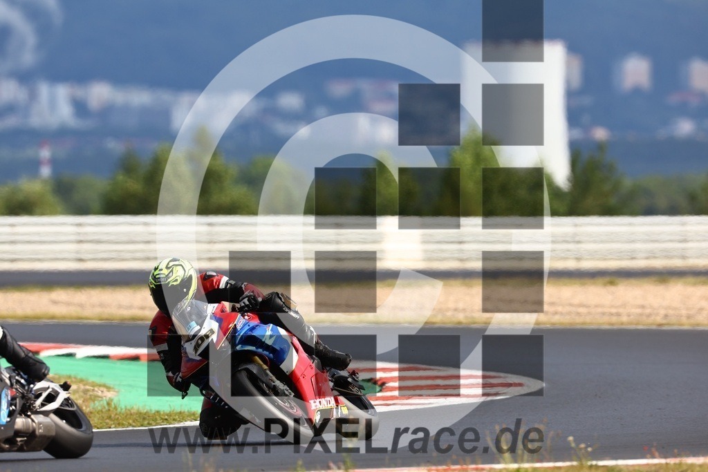 0108-20240725_03771 | Schöne Erinnerungen an spannende Momente - das festzuhalten ist unser Job. PIXELrace.de ist seit 2003 auf den Rennstrecken Europas unterwegs um die Action draußen beim Fahren und die wunderbare Stimmung imm Fahrerlager für euch einzufangen.