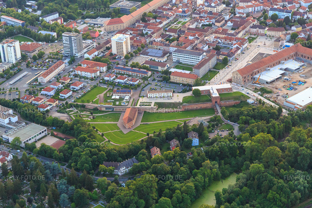 Luftbild: Stadtpark Fronte Lamotte, Germersheim in Germersheim im Bundesland Rheinland-Pfalz in Deutschland. Foto: IMG_107498.jpg vom 25.05.2018 durch Werner Riehm/FLY-FOTO.de