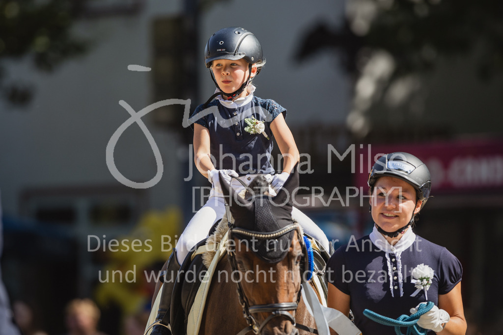 230910_OWLCh_Führzügel-157 | Deine schönsten Turniermomente als professionelle Fotos! Entdecke hochwertige Pferdesport-Fotografie im Online-Shop. Jetzt Fotos finden & bestellen!